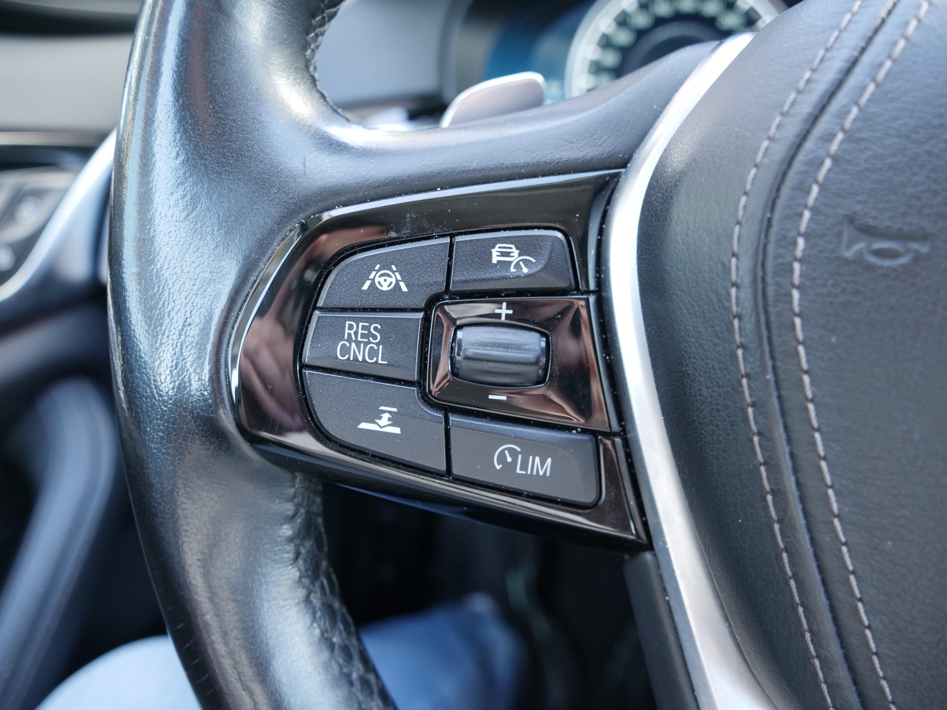 BMW 530d xDrive Sport Line Steptronic-image-12
