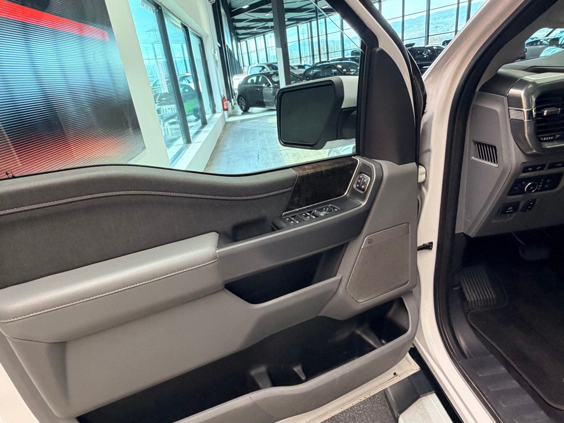 FORD F 150 Lariat 3.0 Diesel-image-12