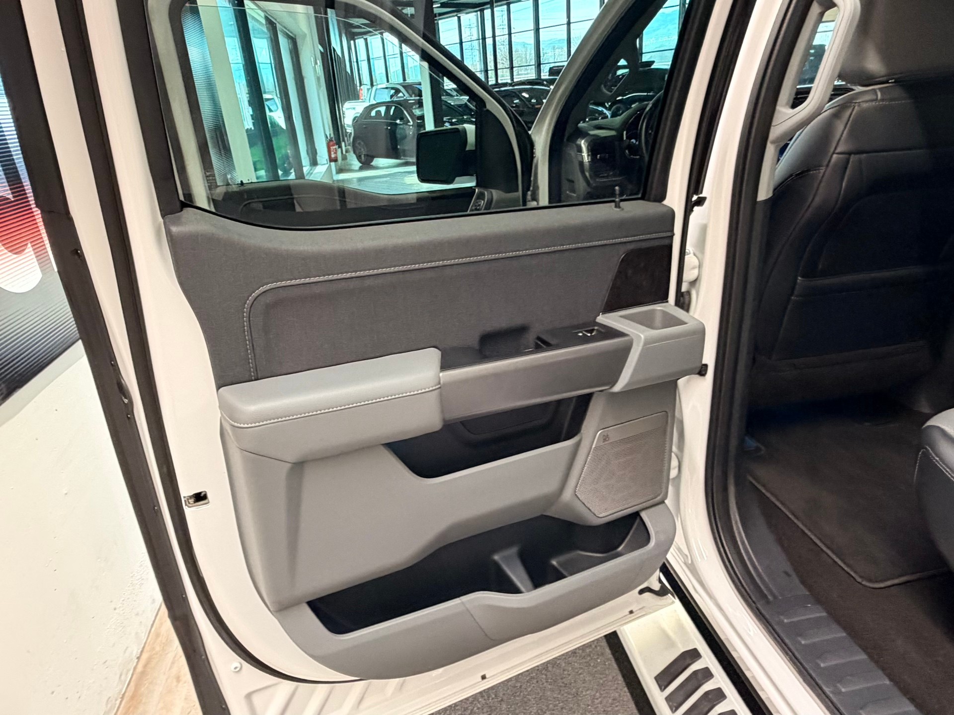FORD F 150 Lariat 3.0 Diesel-image-17