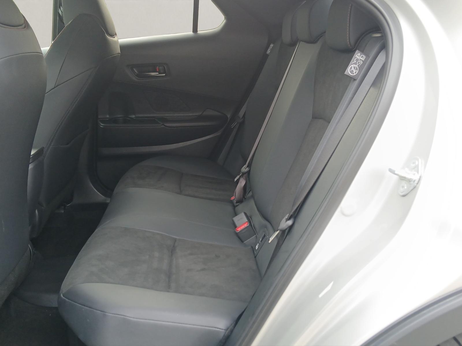 TOYOTA C-HR 2.0 PHEV GR Sport Premiere-image-9