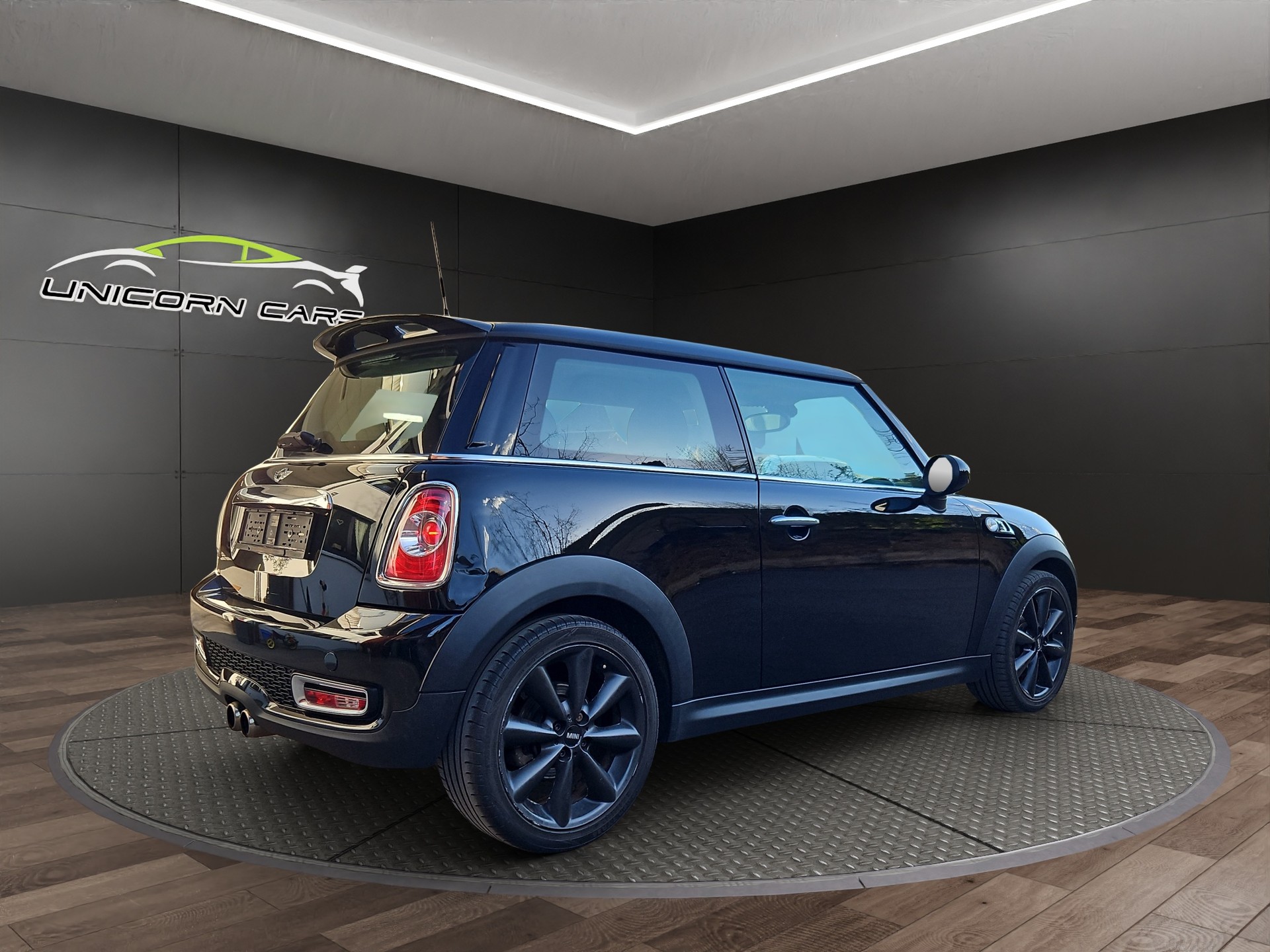 MINI Cooper S-showroom-element-2