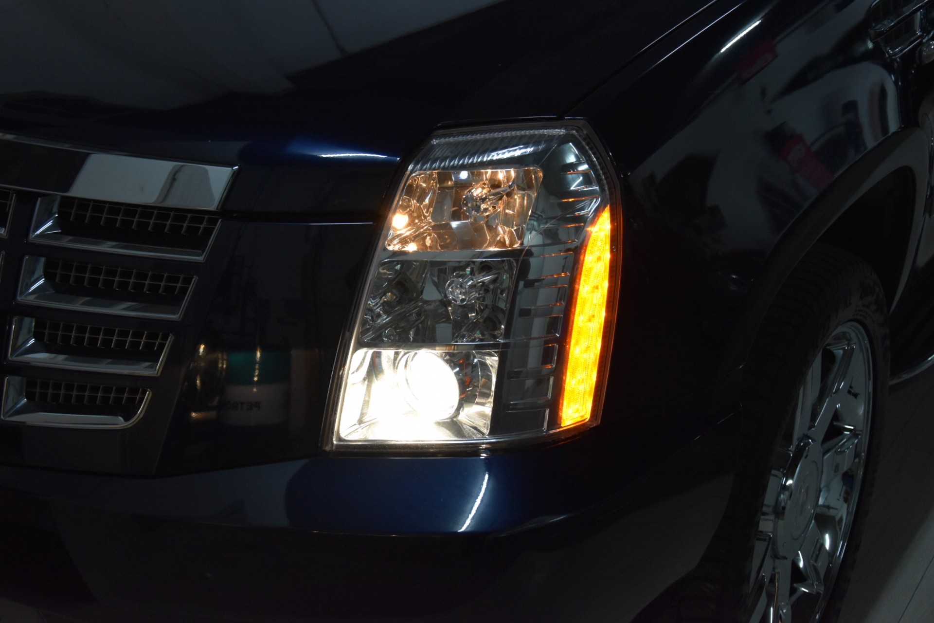 CADILLAC Escalade 6.2 Sport Luxury-showroom-element-2