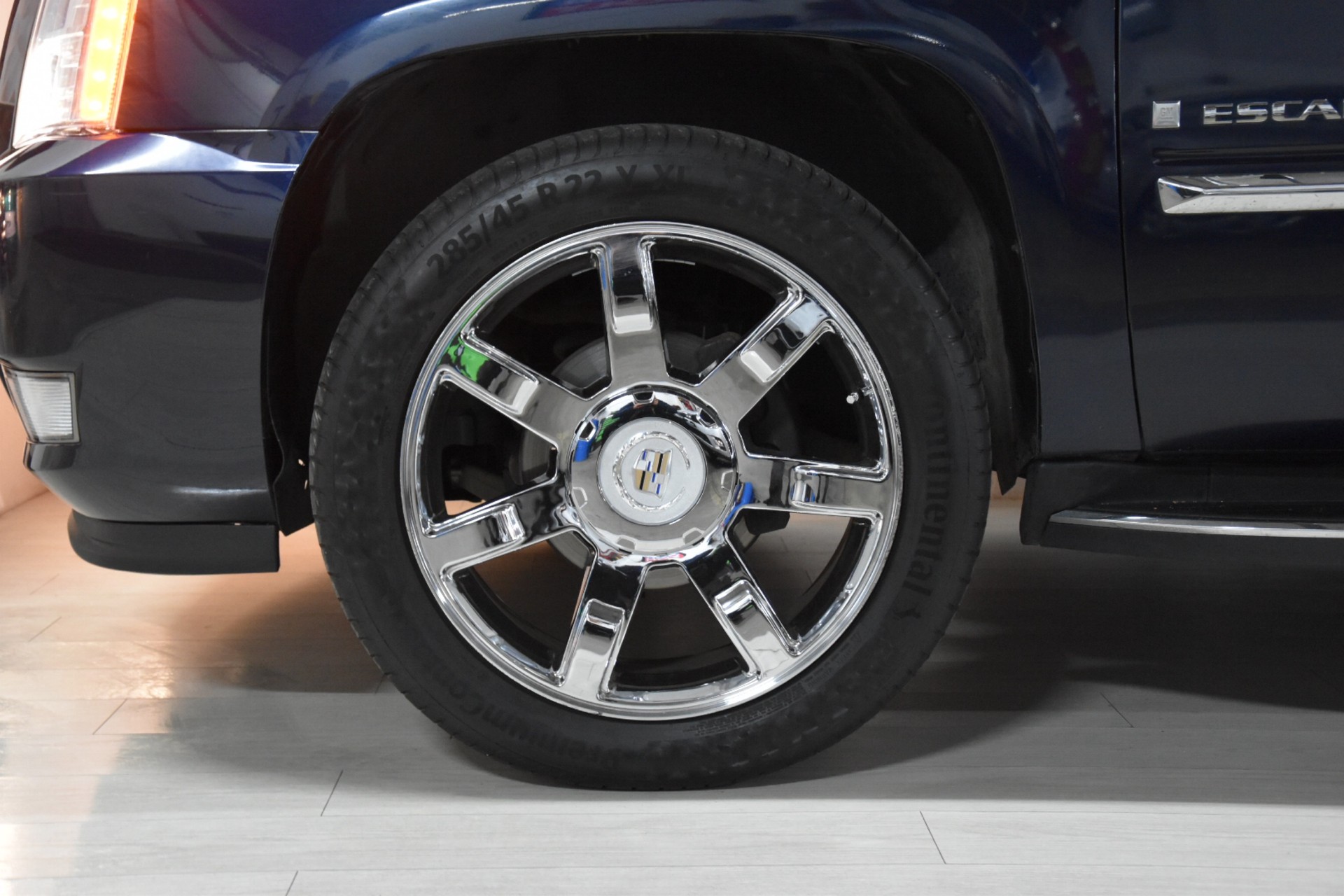 CADILLAC Escalade 6.2 Sport Luxury-showroom-element-3