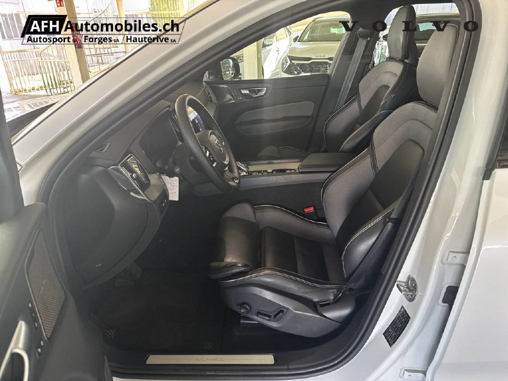 VOLVO XC60 2.0 T6 TE Ultimate Dark eAWD-image-5