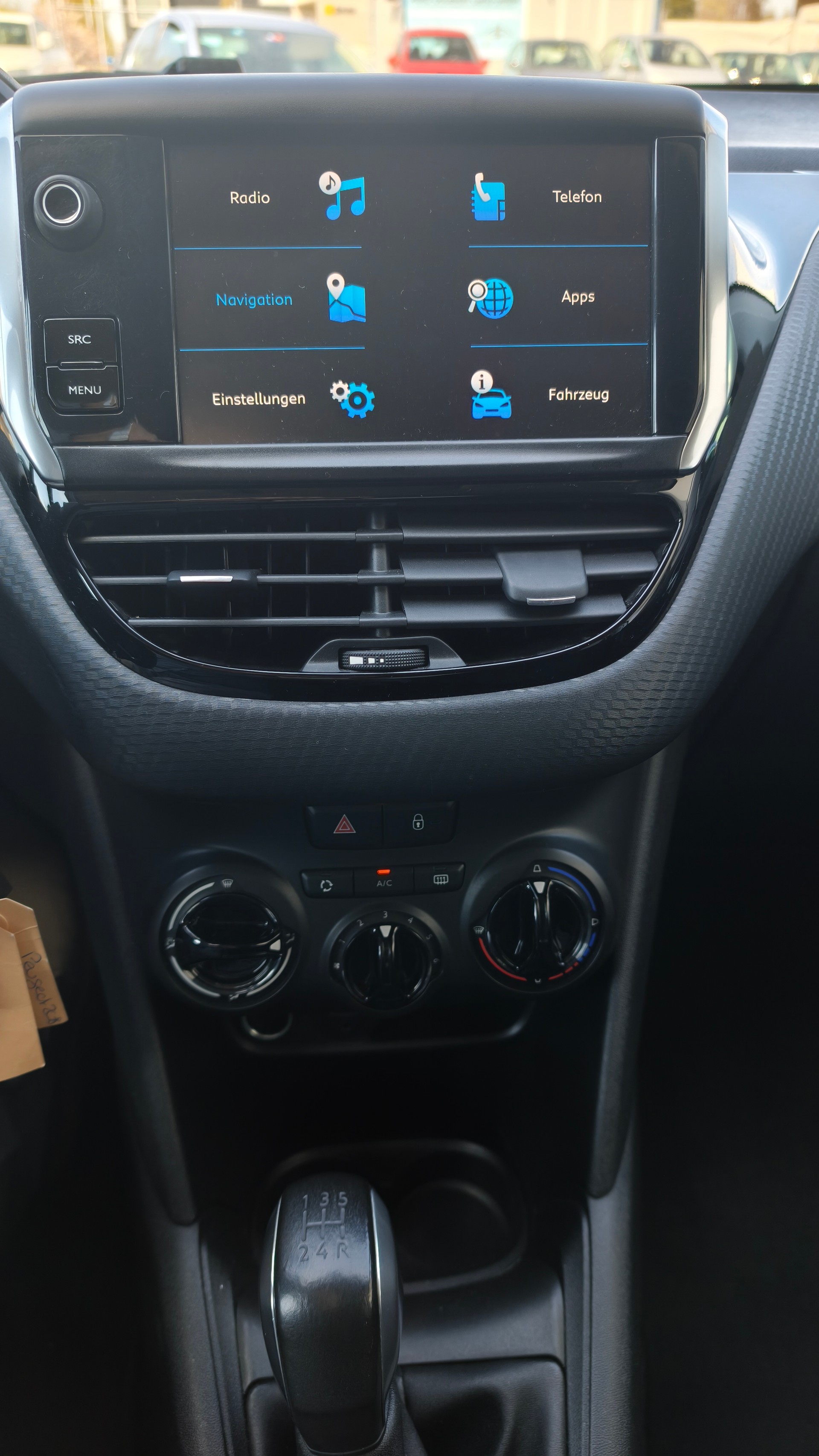 PEUGEOT 208 1.2 PureTech Style-image-16