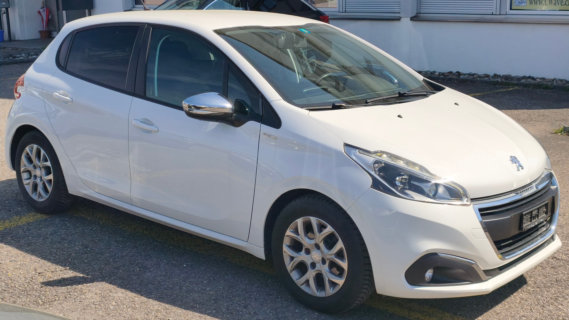 PEUGEOT 208 1.2 PureTech Style-image-4