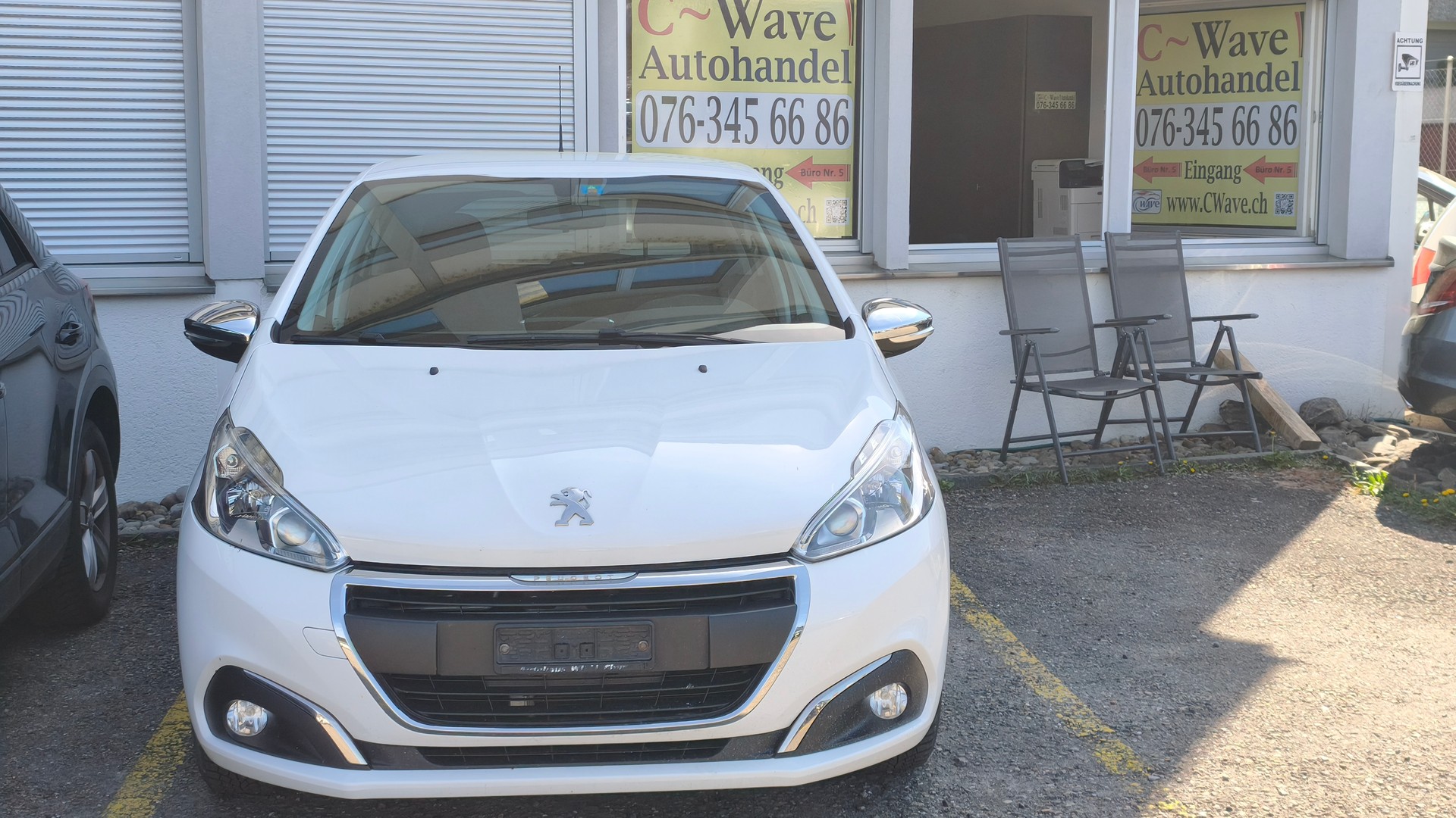 PEUGEOT 208 1.2 PureTech Style-image-10