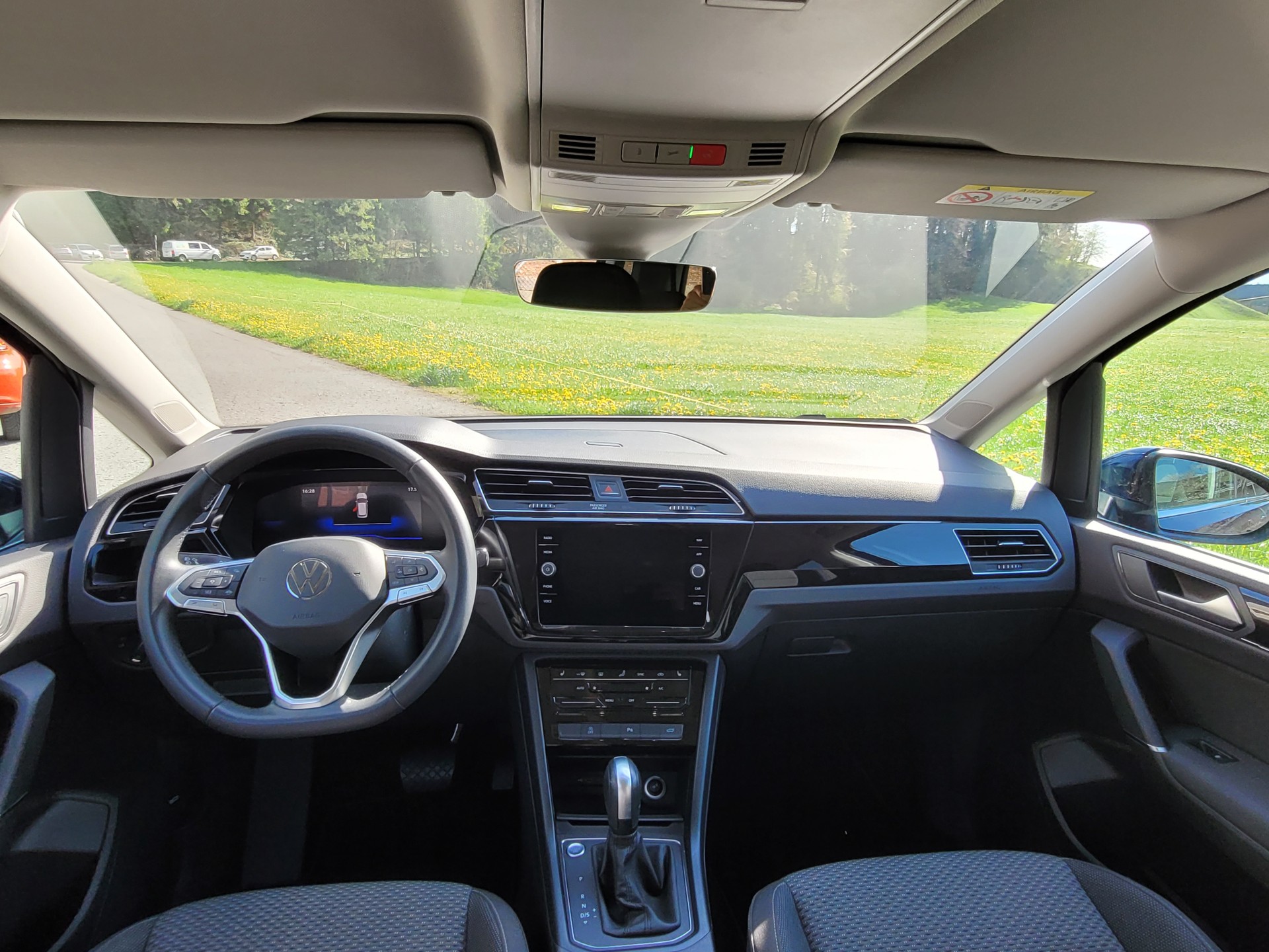 VW Touran 1.5 TSI EVO Comfortline United DSG *inkl. Garantie+7-Plätzer+Family Pack*-image-9