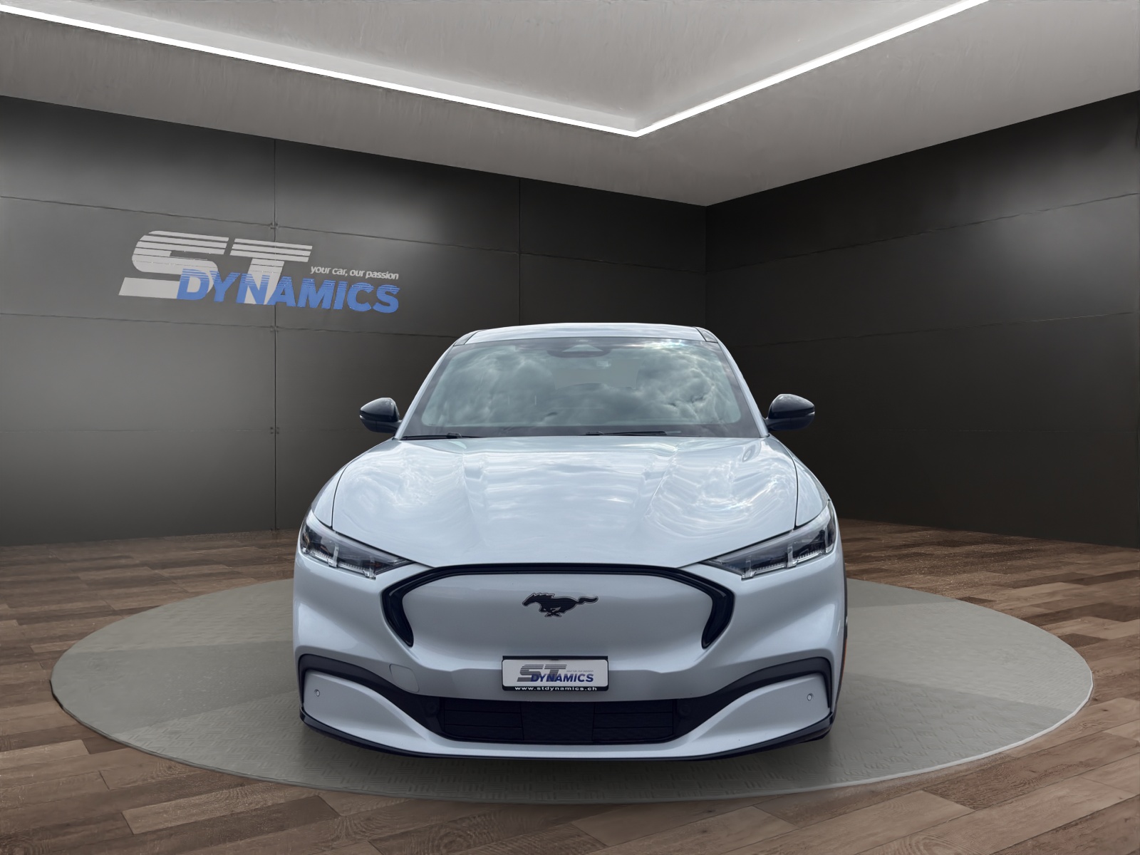 FORD Mustang Mach-E Premium AWD-showroom-element-1