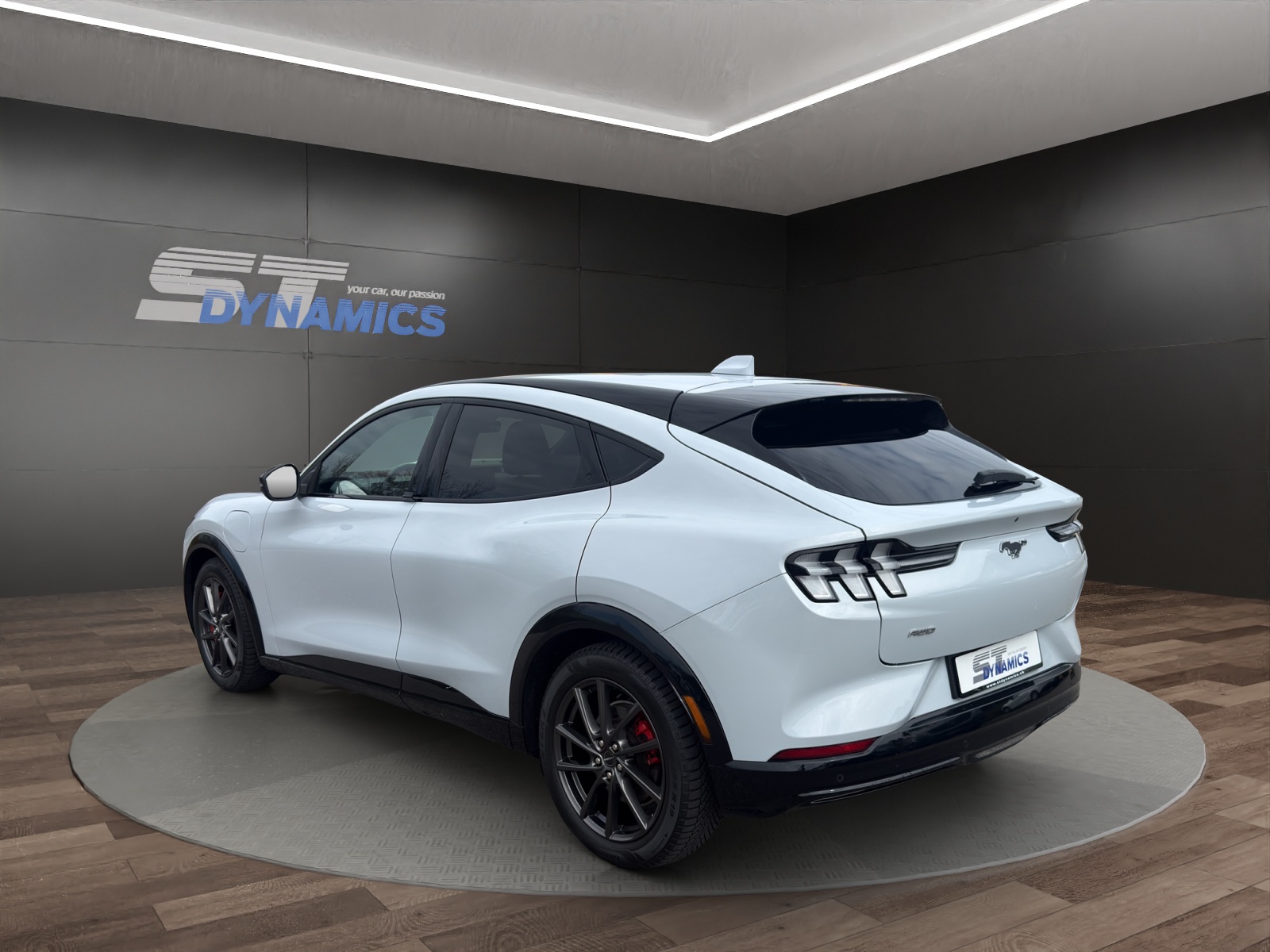 FORD Mustang Mach-E Premium AWD-showroom-element-3
