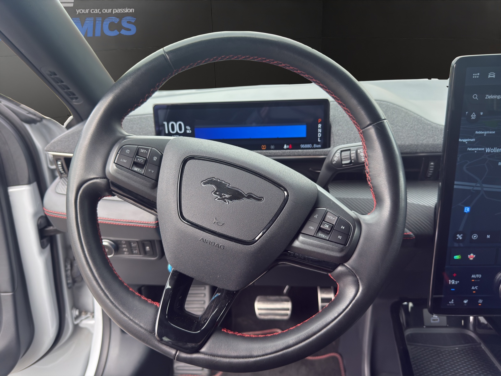 FORD Mustang Mach-E Premium AWD-image-10
