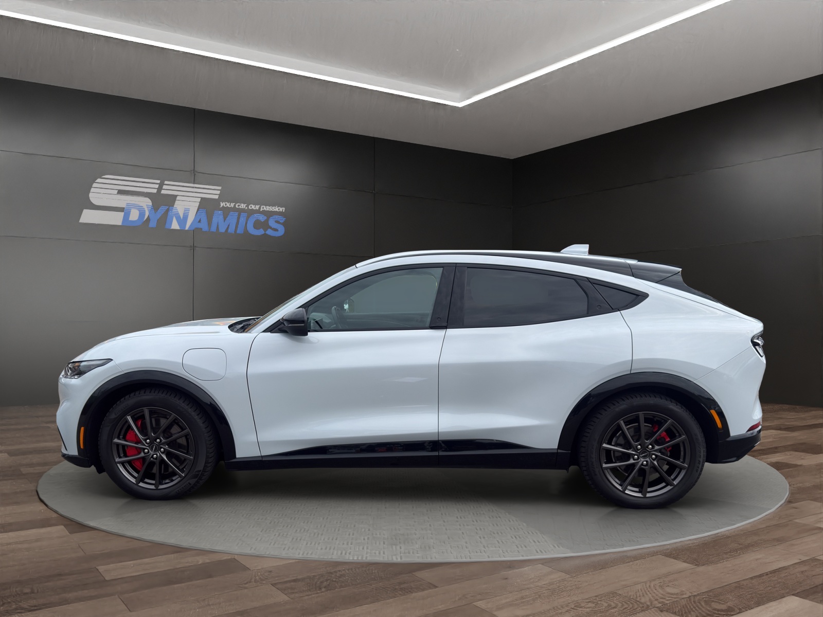 FORD Mustang Mach-E Premium AWD-showroom-element-2