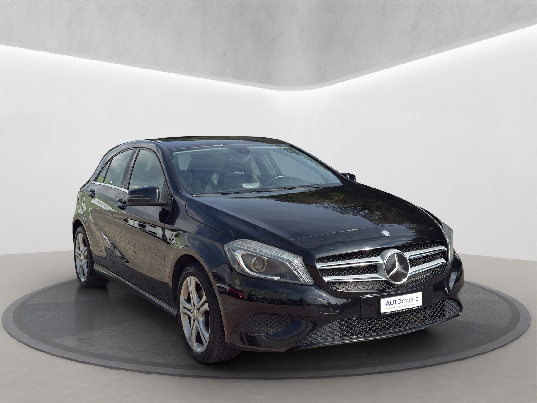 MERCEDES-BENZ A 200 Urban-showroom-element-3