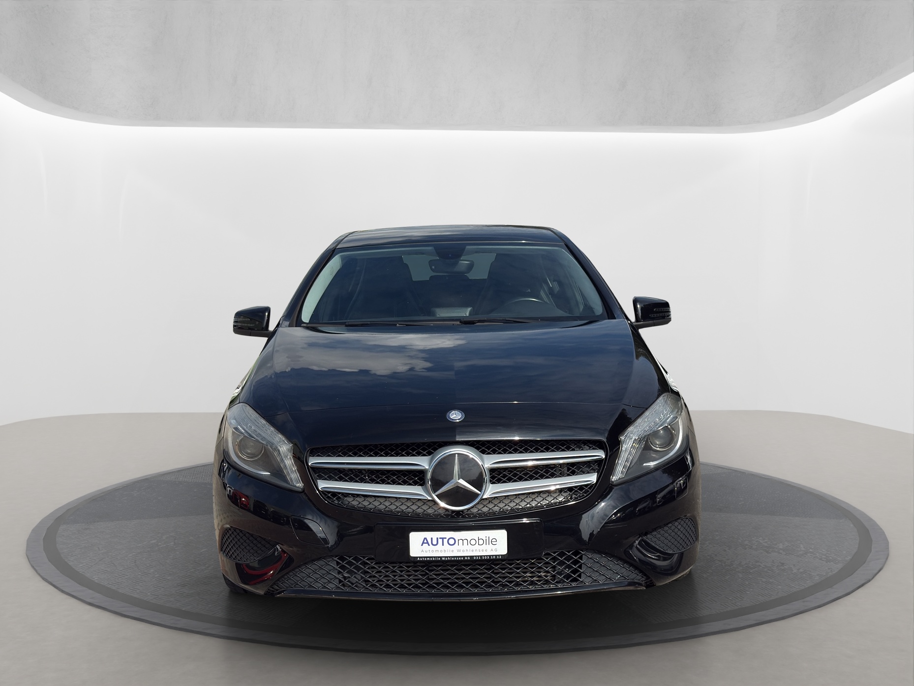 MERCEDES-BENZ A 200 Urban-showroom-element-2