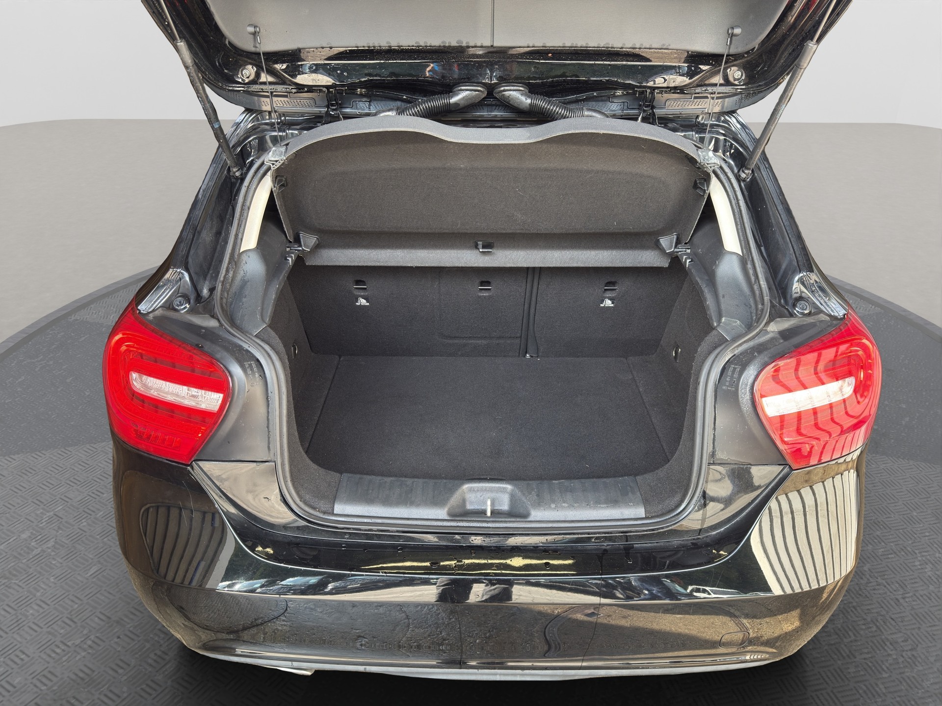 MERCEDES-BENZ A 200 Urban-image-16