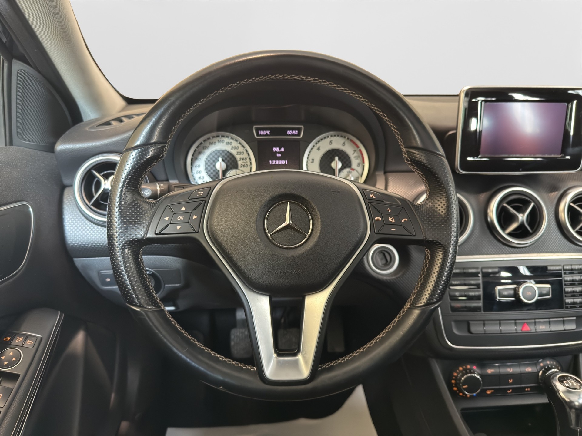 MERCEDES-BENZ A 200 Urban-image-9