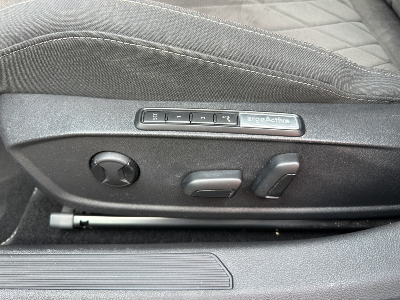 VW Golf 1.5 eTSI mHEV ACT Style DSG-image-12