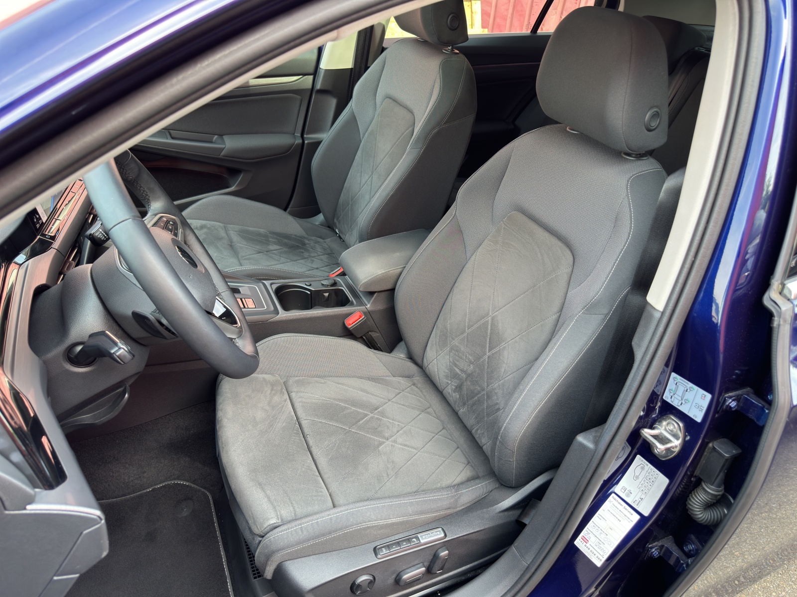 VW Golf 1.5 eTSI mHEV ACT Style DSG-image-11