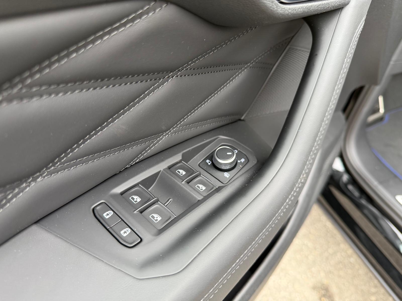 VW VW Touareg 3.0 TSI R-Line Final Edition Tiptronic-image-12