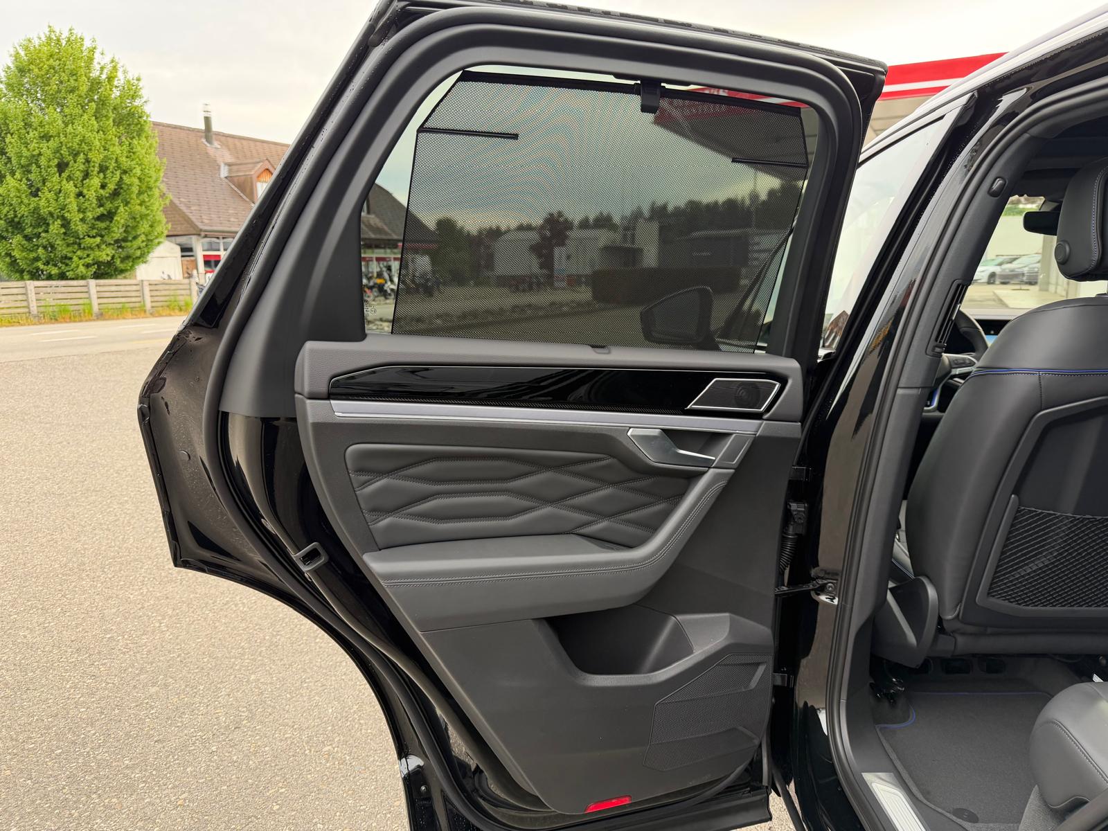 VW VW Touareg 3.0 TSI R-Line Final Edition Tiptronic-image-24