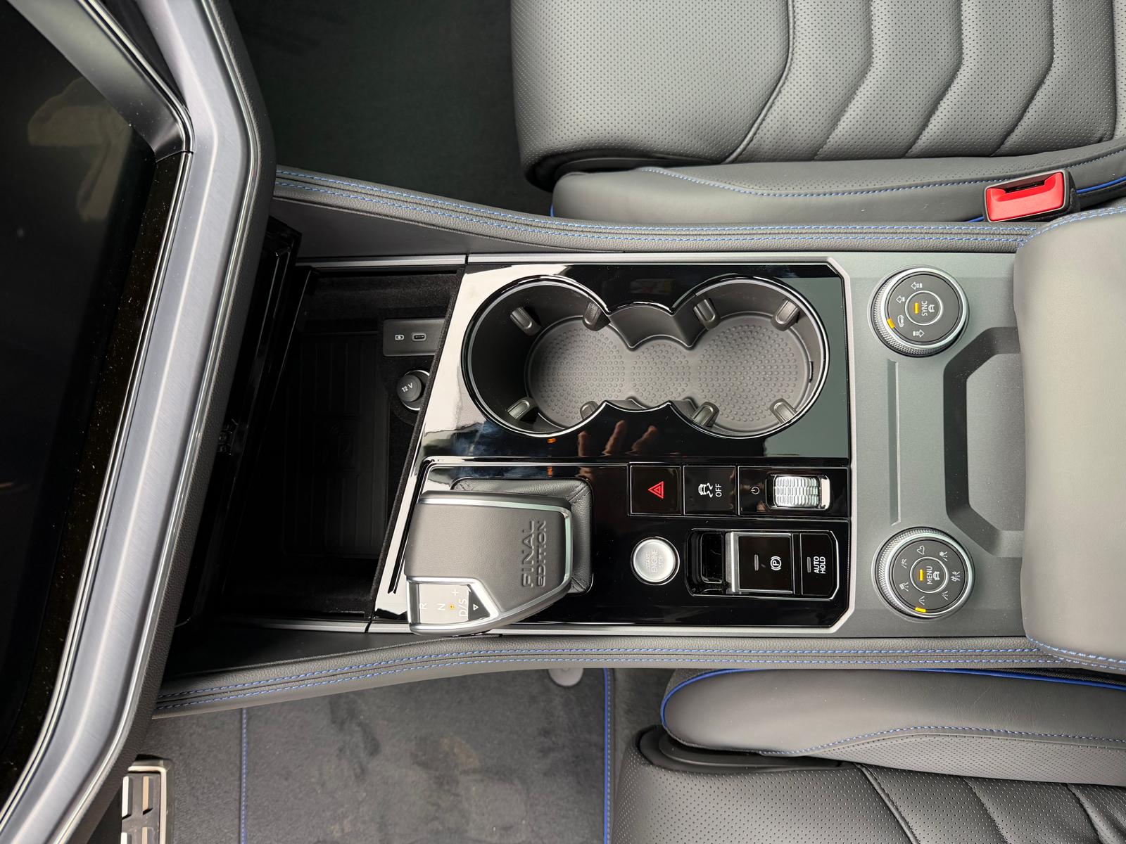 VW VW Touareg 3.0 TSI R-Line Final Edition Tiptronic-image-15