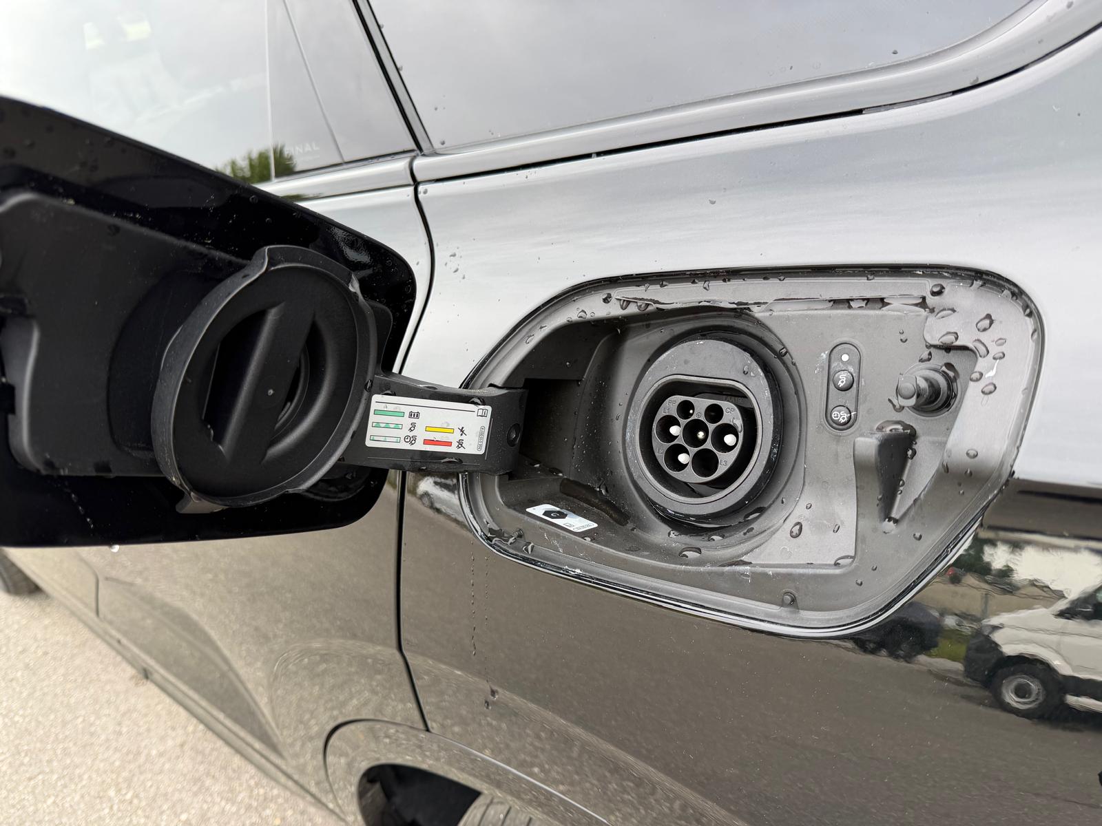 VW VW Touareg 3.0 TSI R-Line Final Edition Tiptronic-image-8