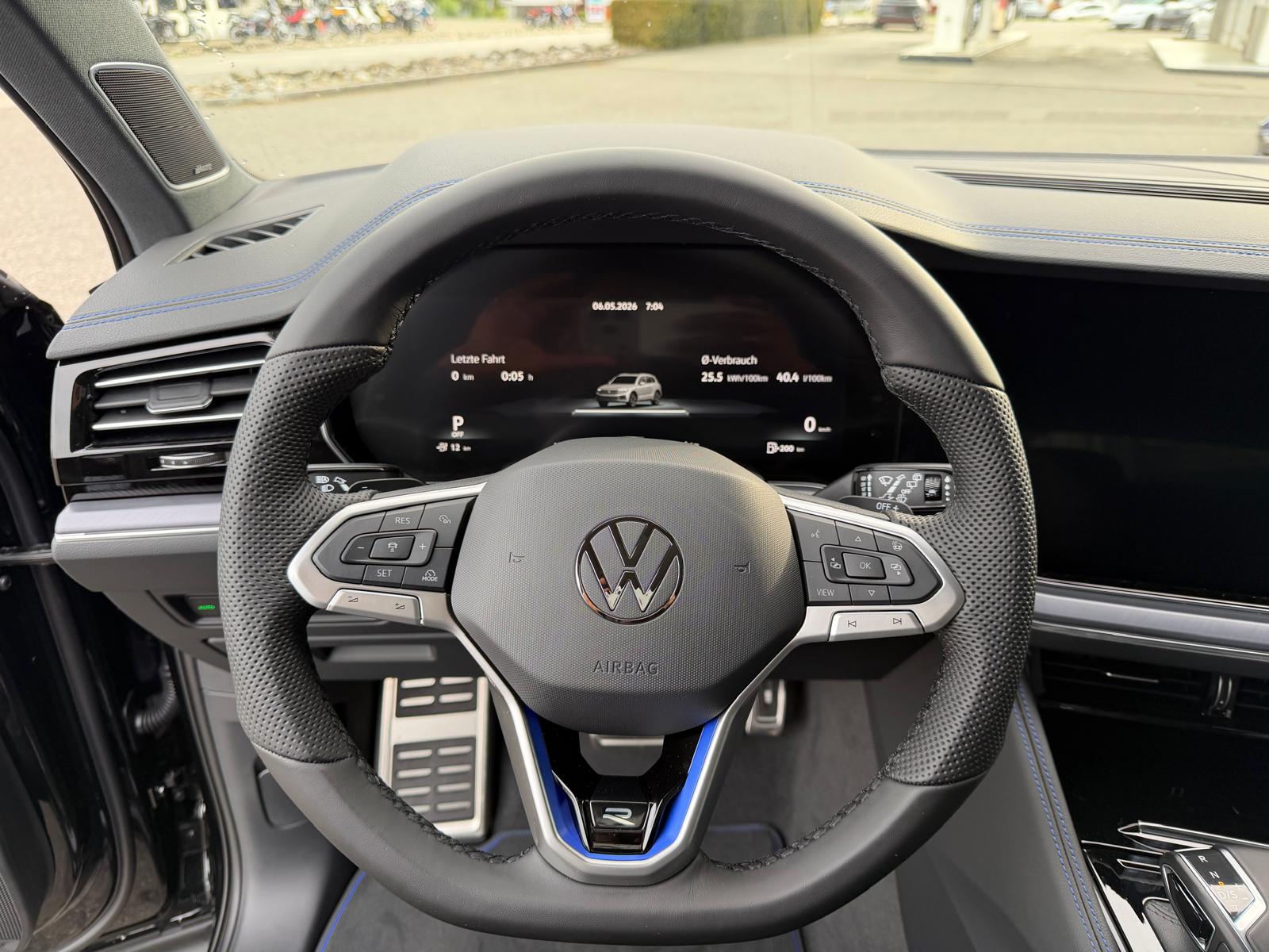 VW VW Touareg 3.0 TSI R-Line Final Edition Tiptronic-image-13