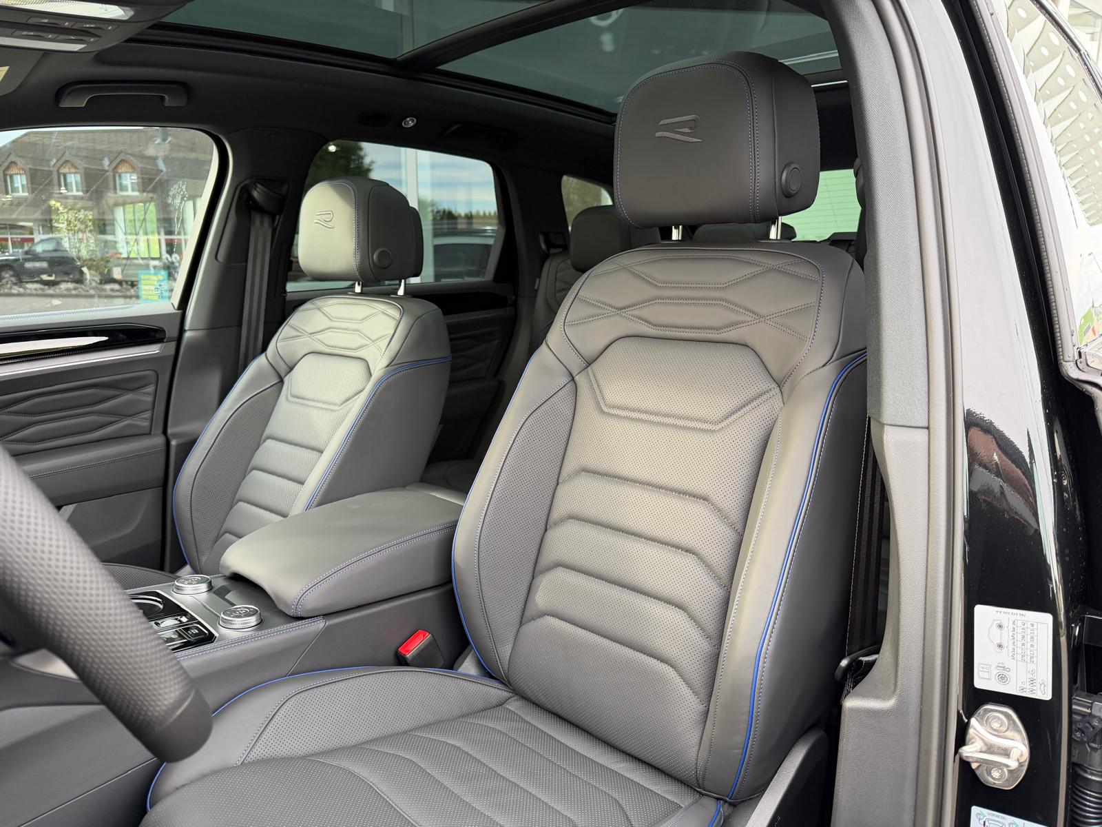 VW VW Touareg 3.0 TSI R-Line Final Edition Tiptronic-image-17