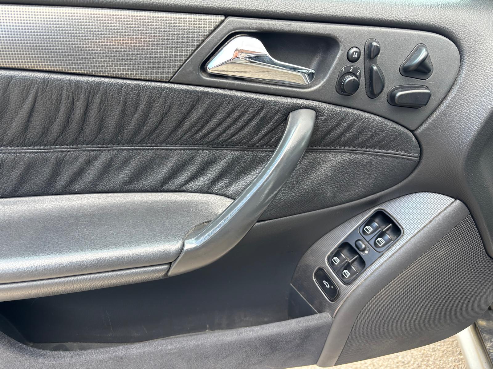 MERCEDES-BENZ C 32 AMG Automatic-image-11