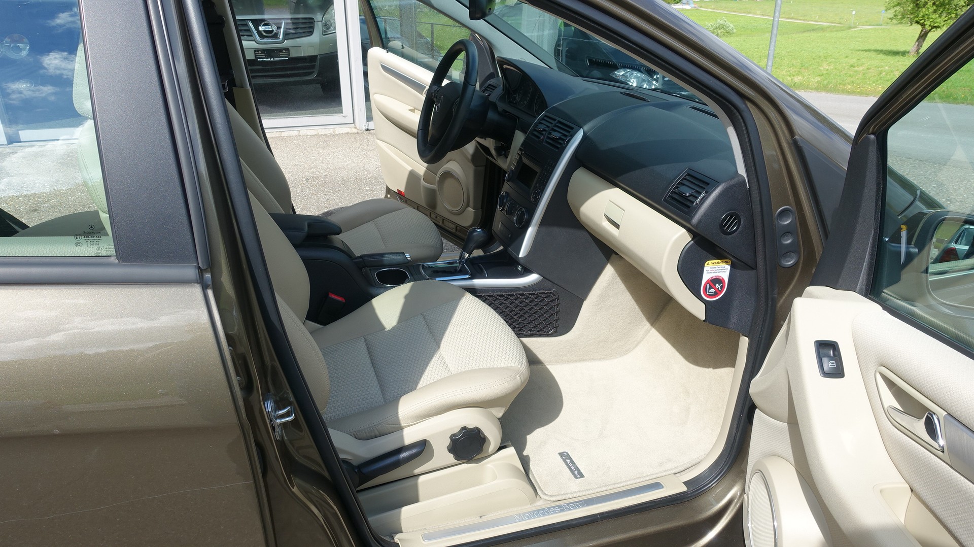 MERCEDES-BENZ A 180 Avantgarde Selection Autotronic-image-10