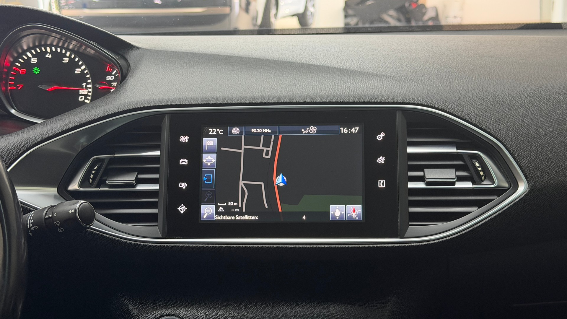 PEUGEOT 308 SW 1.2 THP Allure Automatic-image-8
