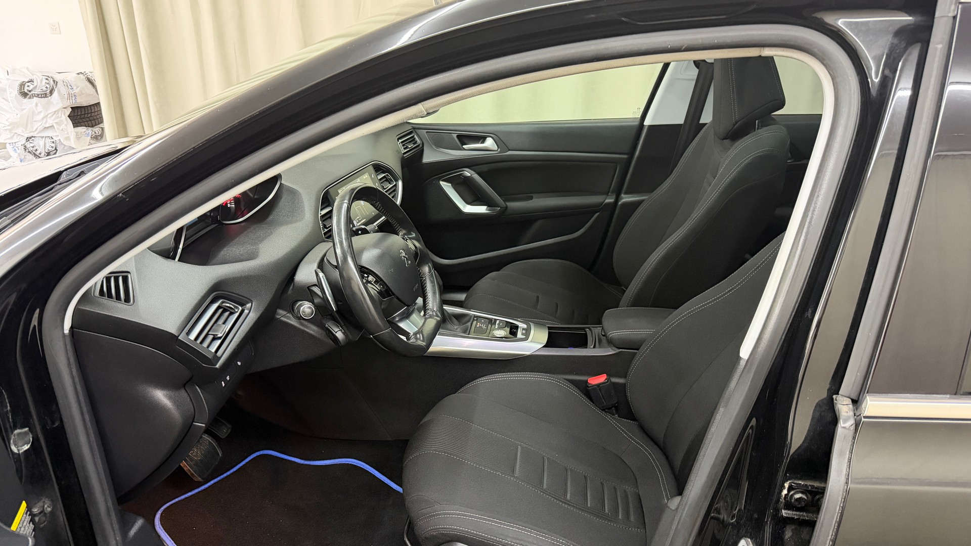 PEUGEOT 308 SW 1.2 THP Allure Automatic-image-6
