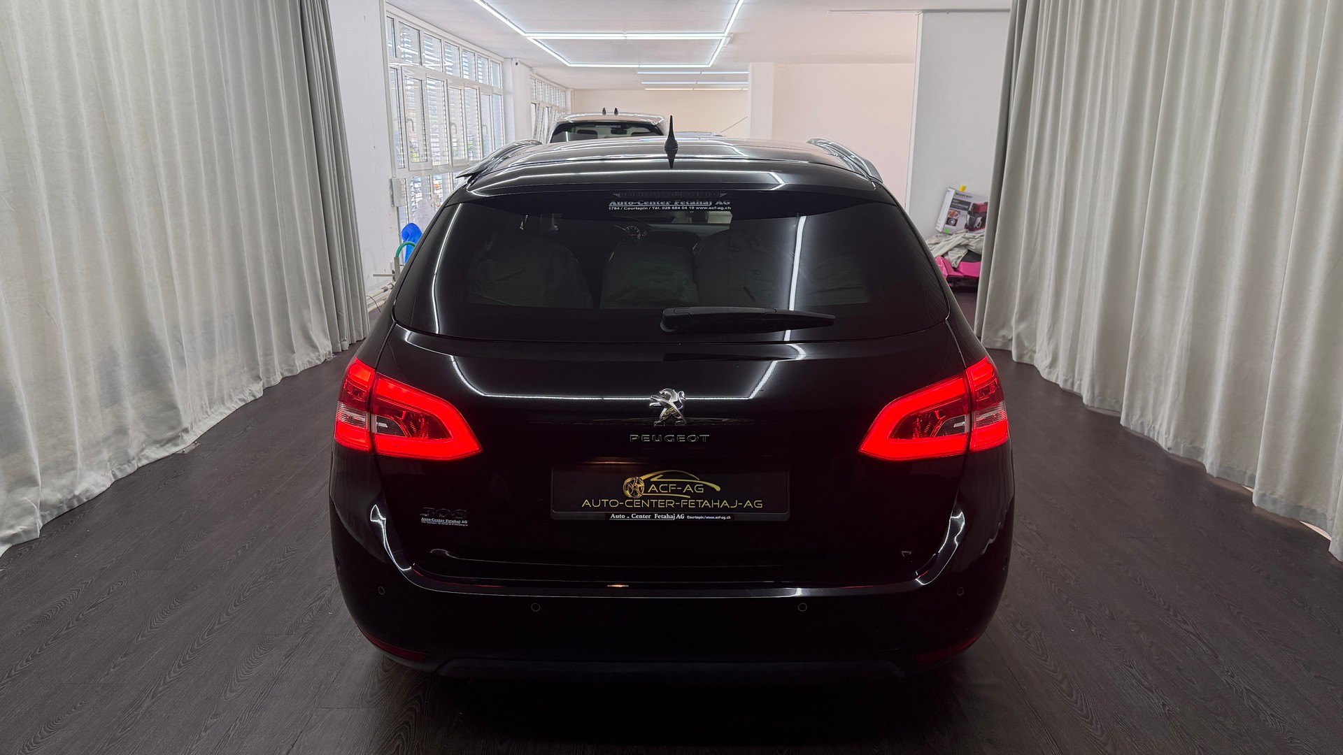 PEUGEOT 308 SW 1.2 THP Allure Automatic-image-4