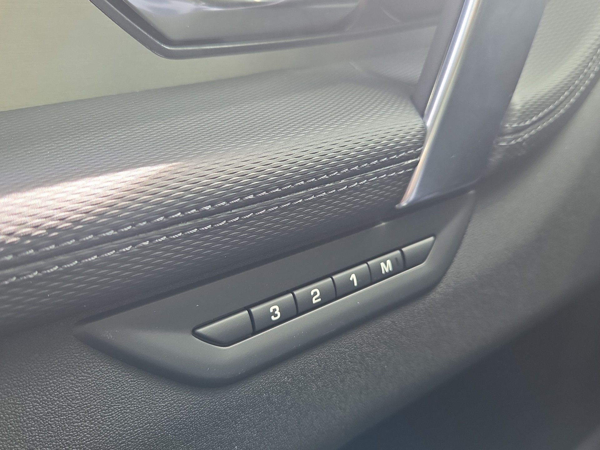 LAND ROVER Discovery Sport P270e 1.5 PHEV Landmark AT8-image-11