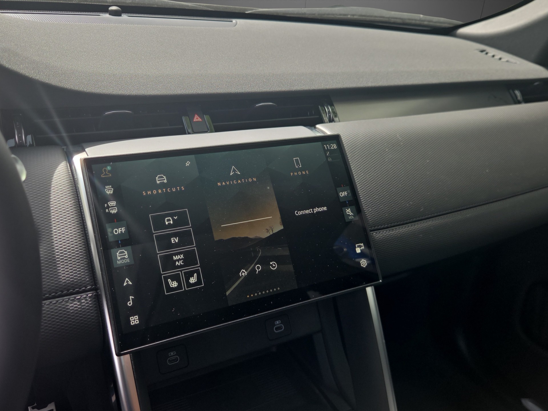 LAND ROVER Discovery Sport P270e 1.5 PHEV Landmark AT8-image-9