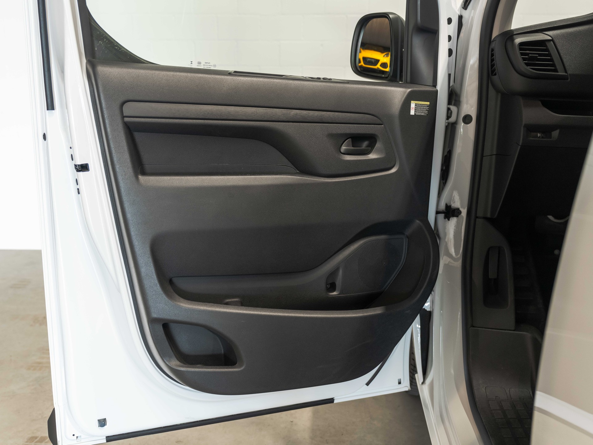 CITROEN e-Jumpy M 50kWh-image-19