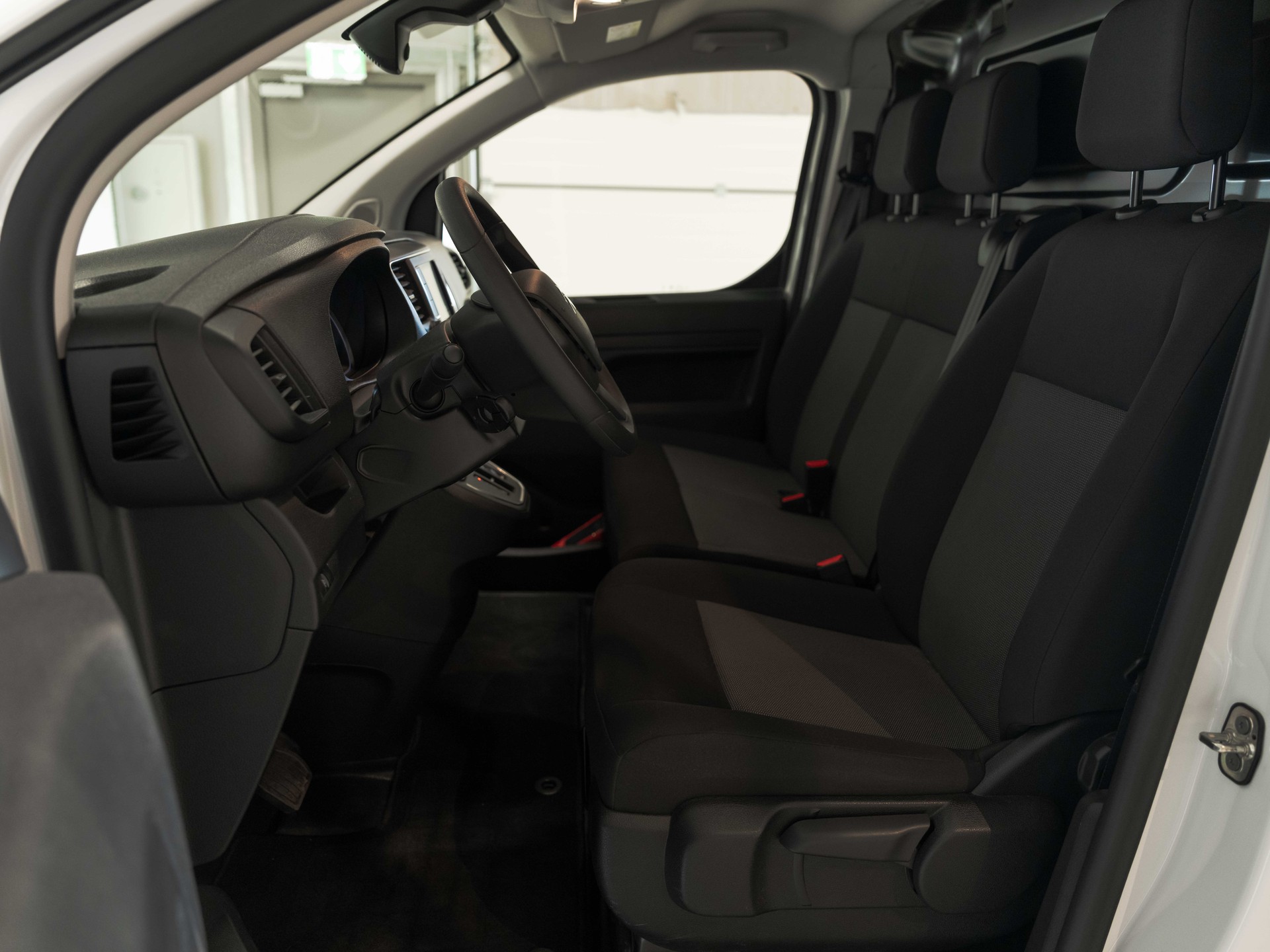 CITROEN e-Jumpy M 50kWh-image-8