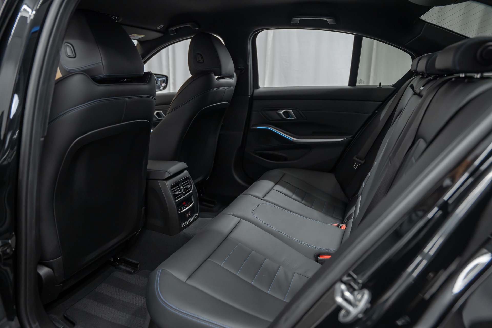 BMW 330i xDrive Steptronic M Sport *Facelift*Laser*Leder*Fahrassist*360°*-image-13