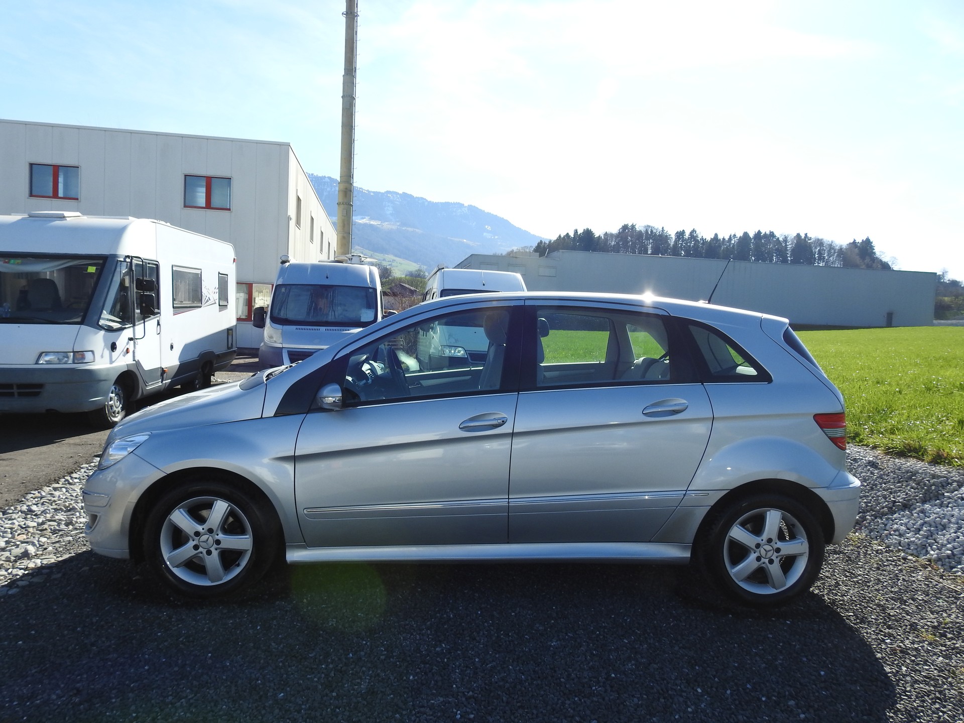 MERCEDES-BENZ B 200-image-2