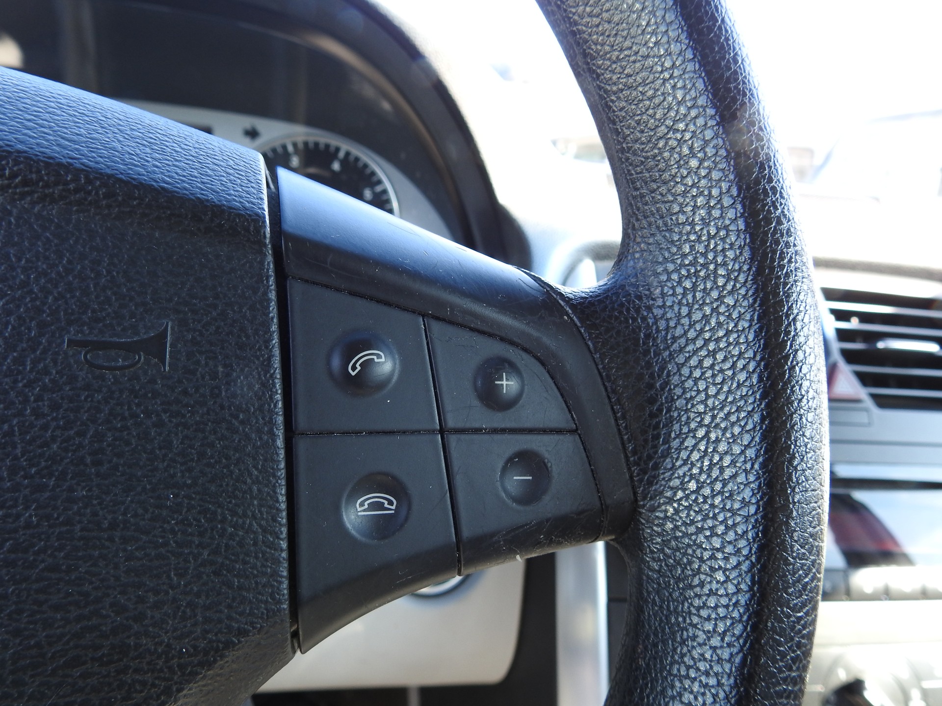 MERCEDES-BENZ B 200-image-23