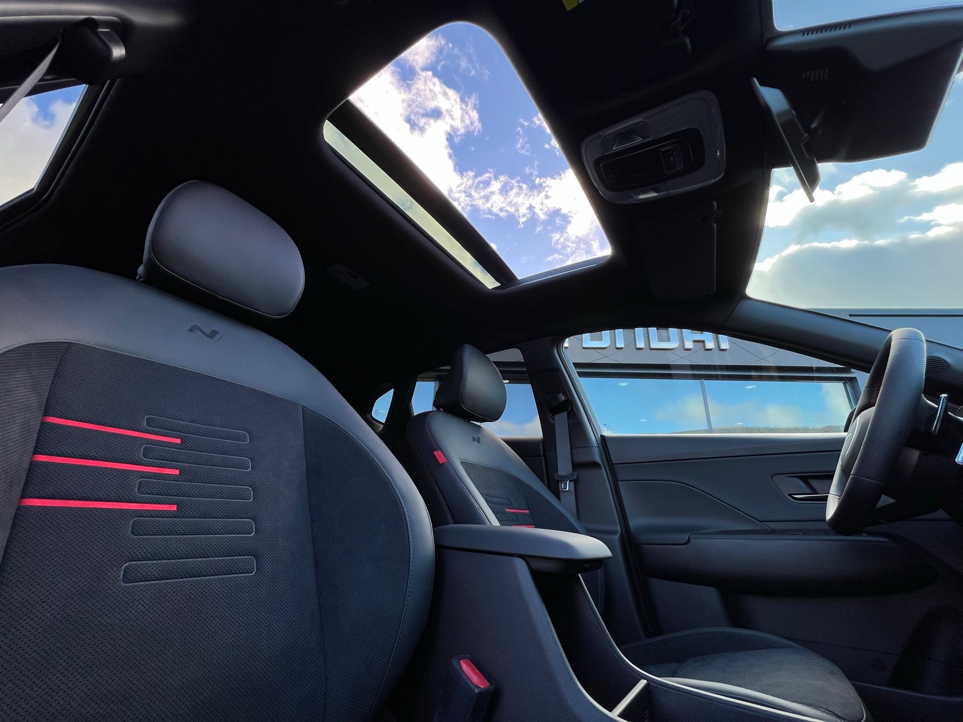 HYUNDAI Kona EV 65.4 kWh N Line-image-11
