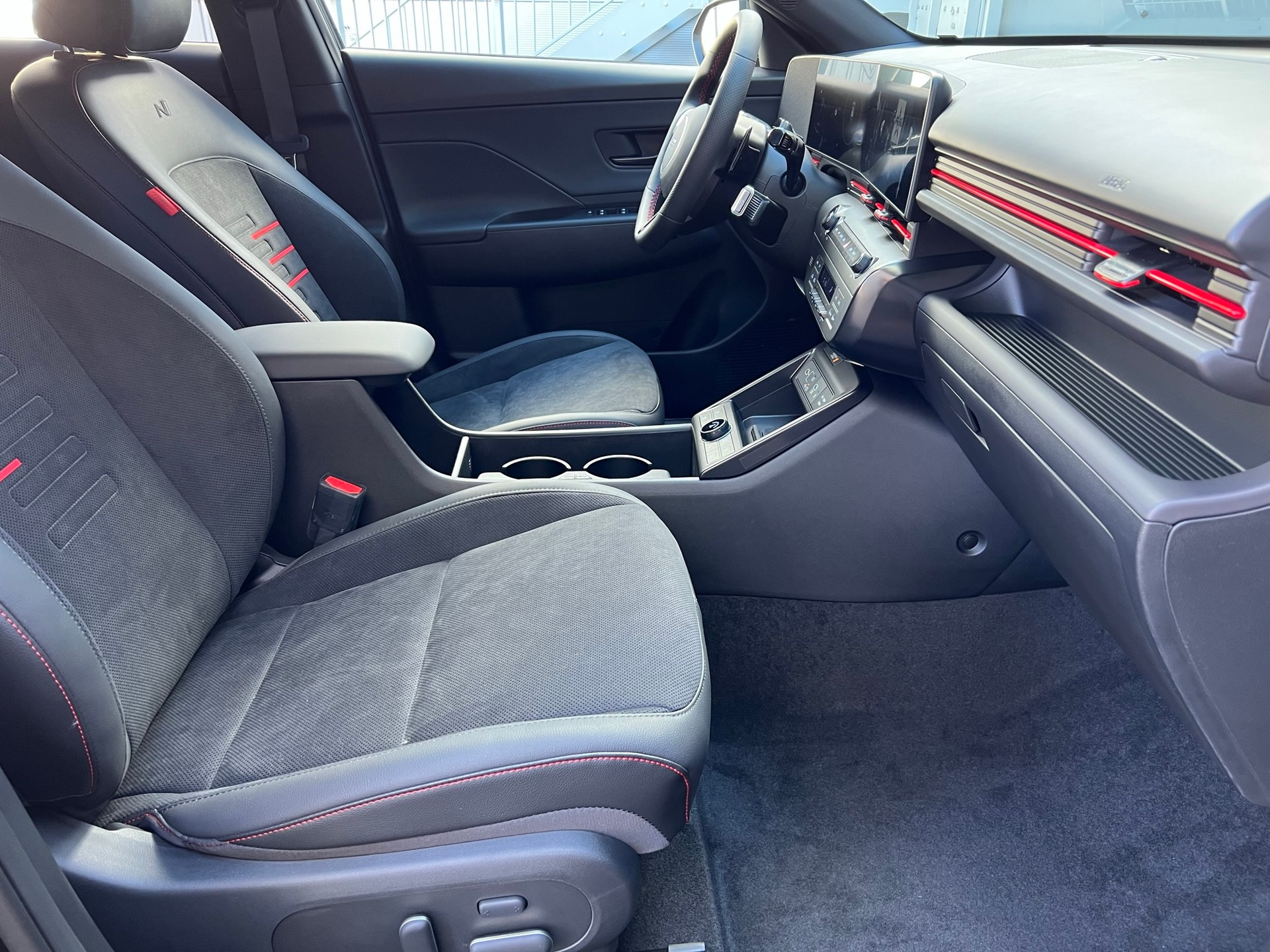 HYUNDAI Kona EV 65.4 kWh N Line-image-8