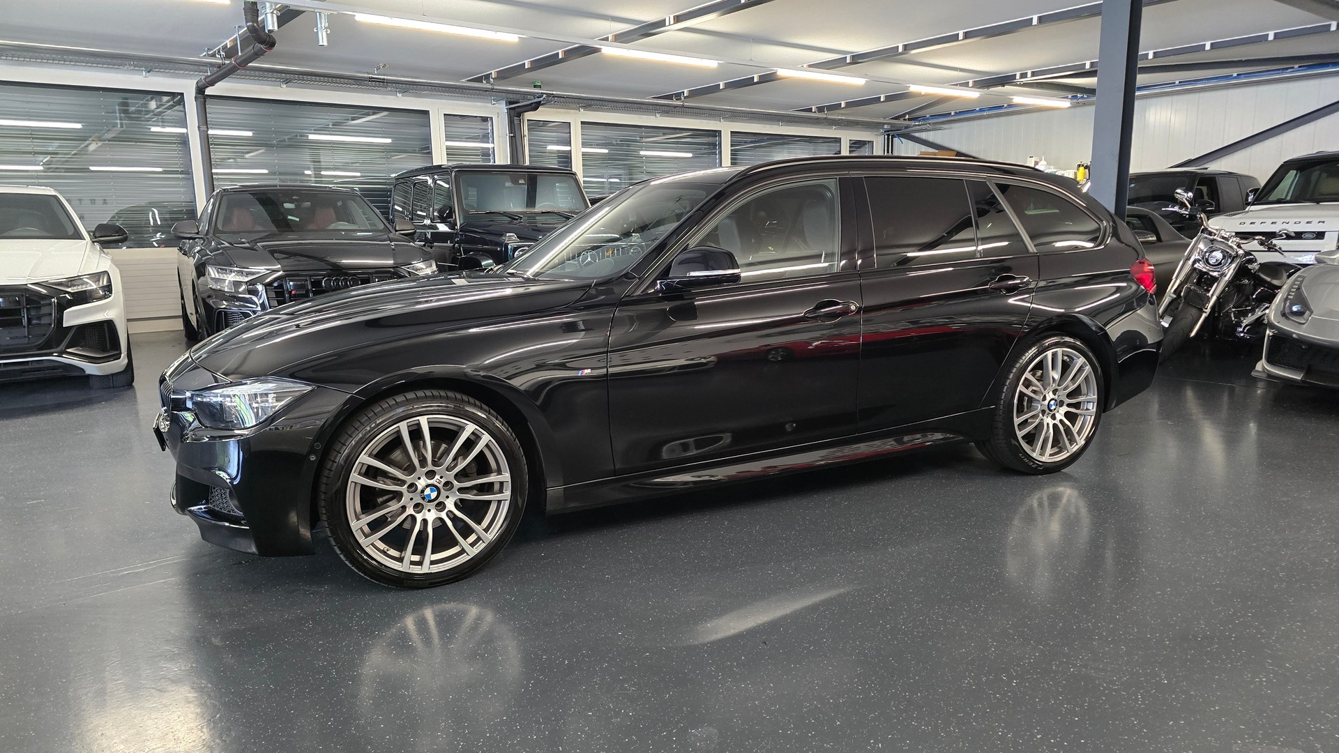 BMW 320d xDrive Touring Edition M Sport Steptronic-image-10