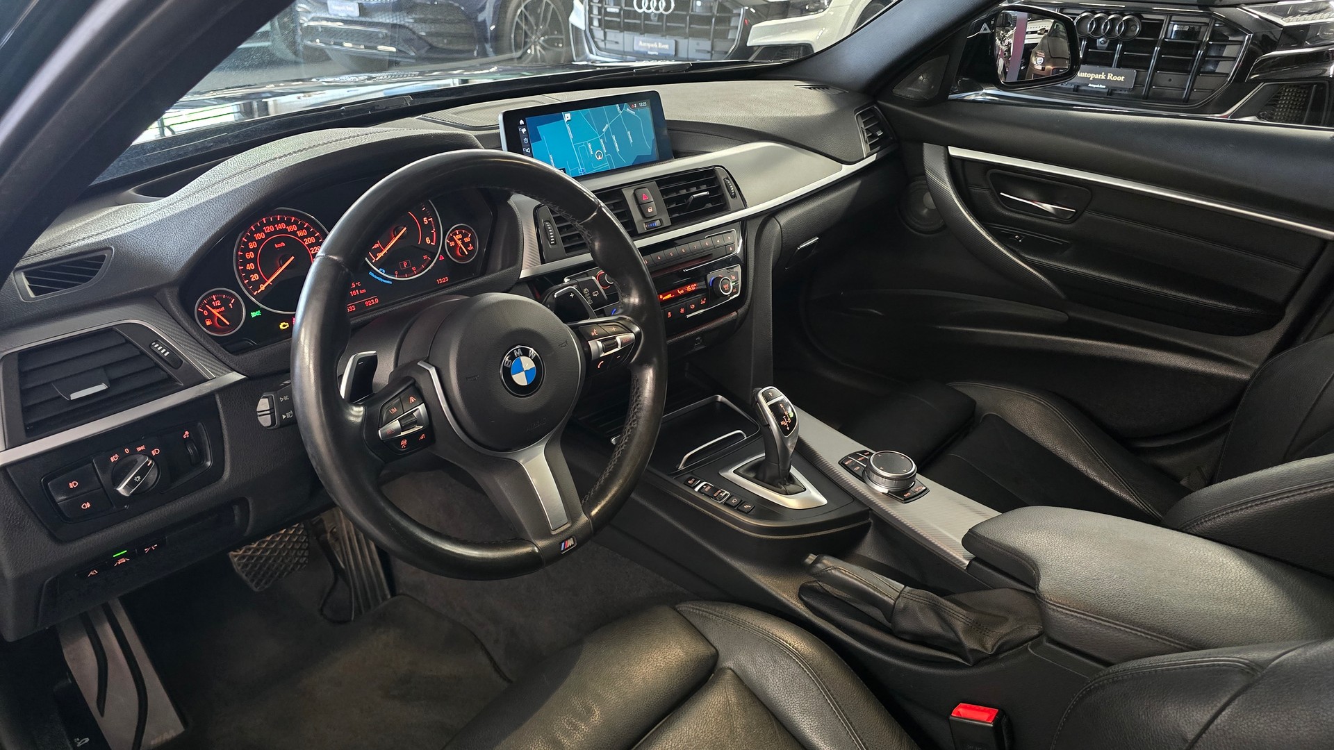 BMW 320d xDrive Touring Edition M Sport Steptronic-image-12