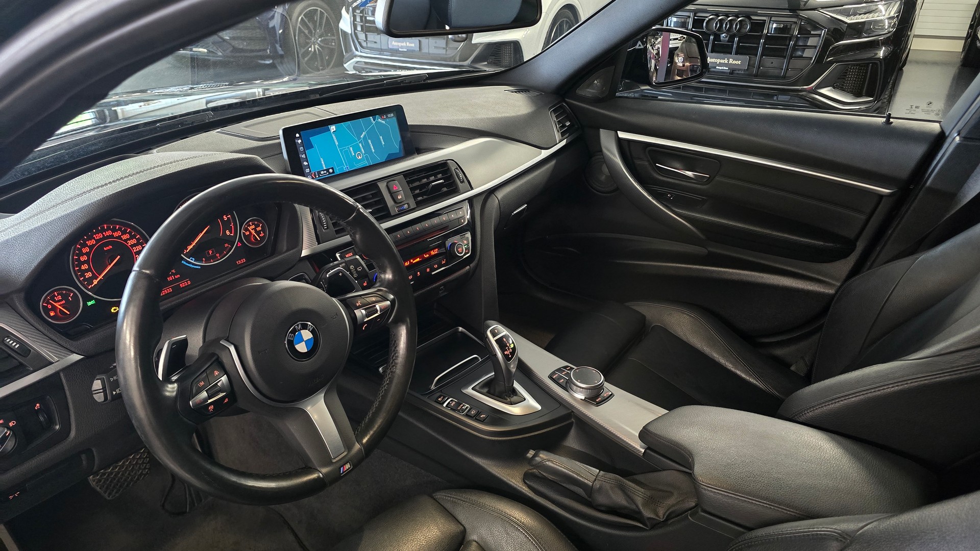 BMW 320d xDrive Touring Edition M Sport Steptronic-image-13