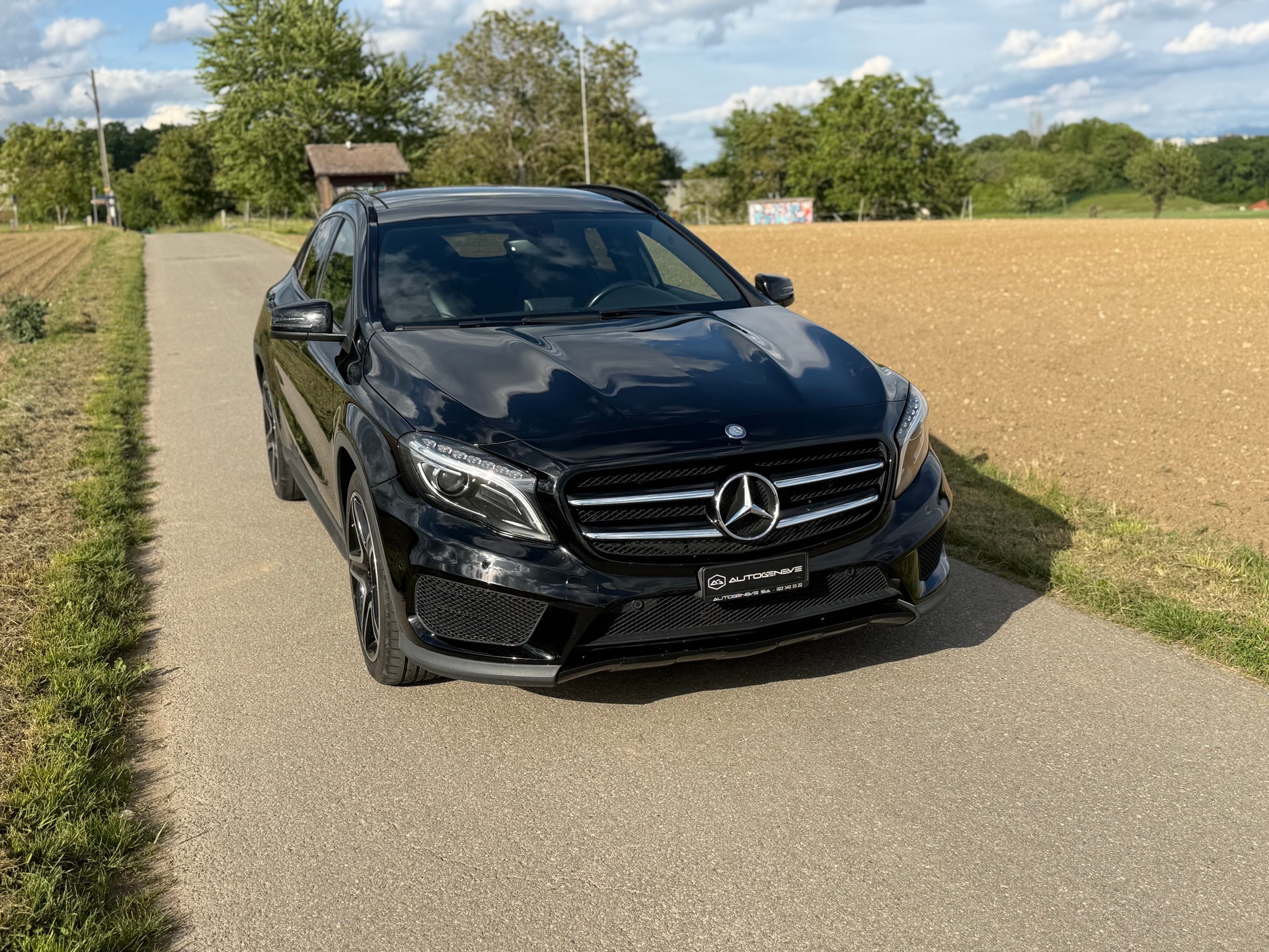 MERCEDES-BENZ GLA 200 AMG Line 7G-DCT-image-3