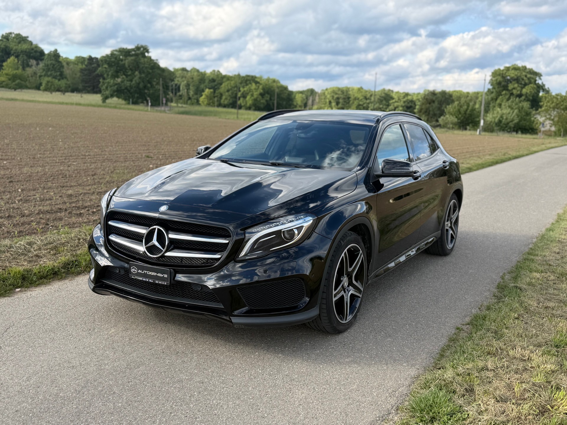 MERCEDES-BENZ GLA 200 AMG Line 7G-DCT-image-6