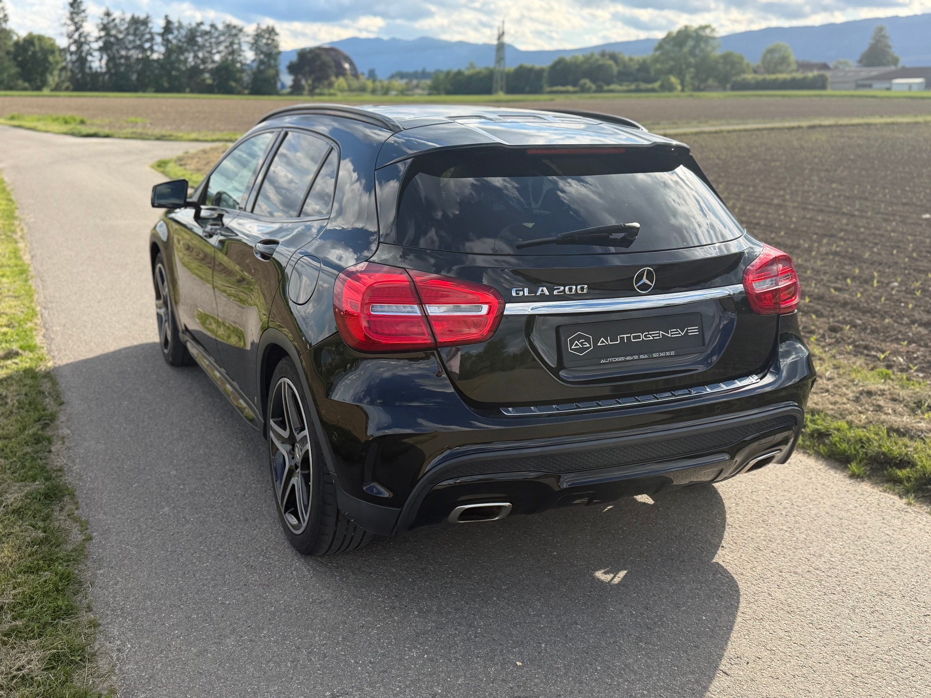 MERCEDES-BENZ GLA 200 AMG Line 7G-DCT-image-10