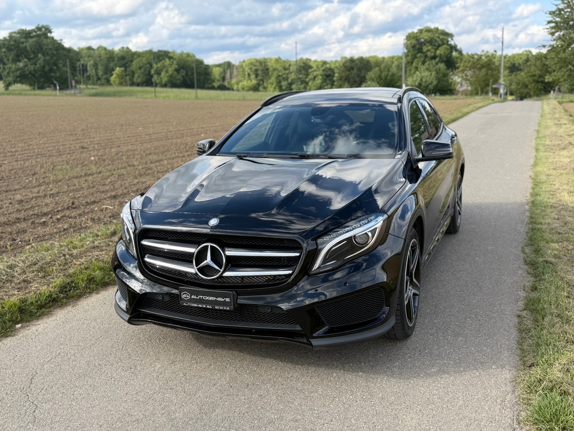 MERCEDES-BENZ GLA 200 AMG Line 7G-DCT-image-1