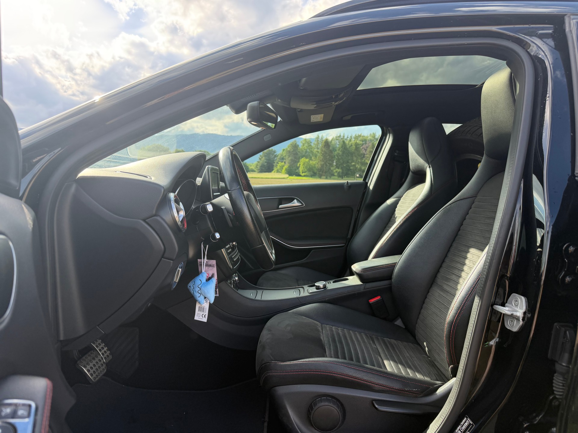 MERCEDES-BENZ GLA 200 AMG Line 7G-DCT-image-13